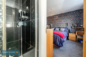 En-Suite/Bedroom- click for photo gallery